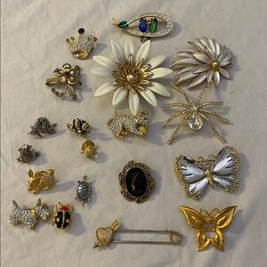 VINTAGE BROOCH PIN LOT rhinestones bugs spider butterfly flower